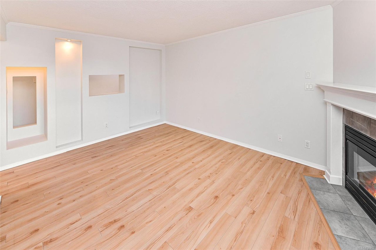 112-898 Vernon Ave, Saanich