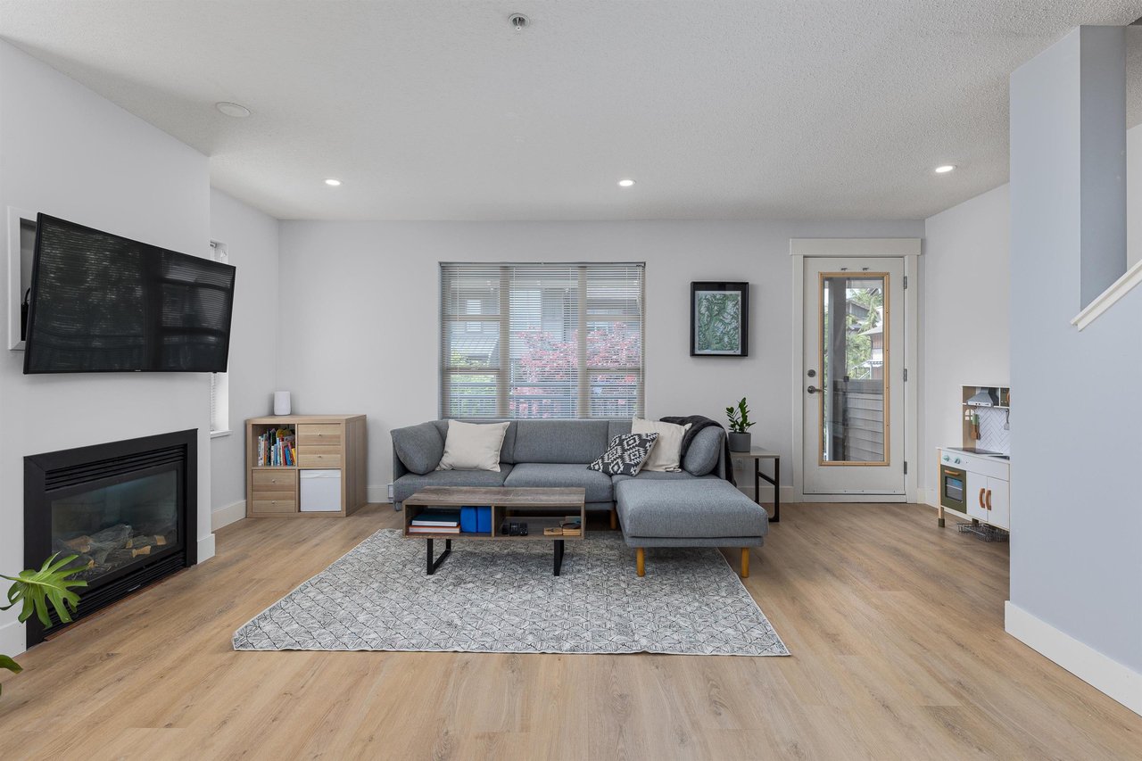 1195 Village Green Wy