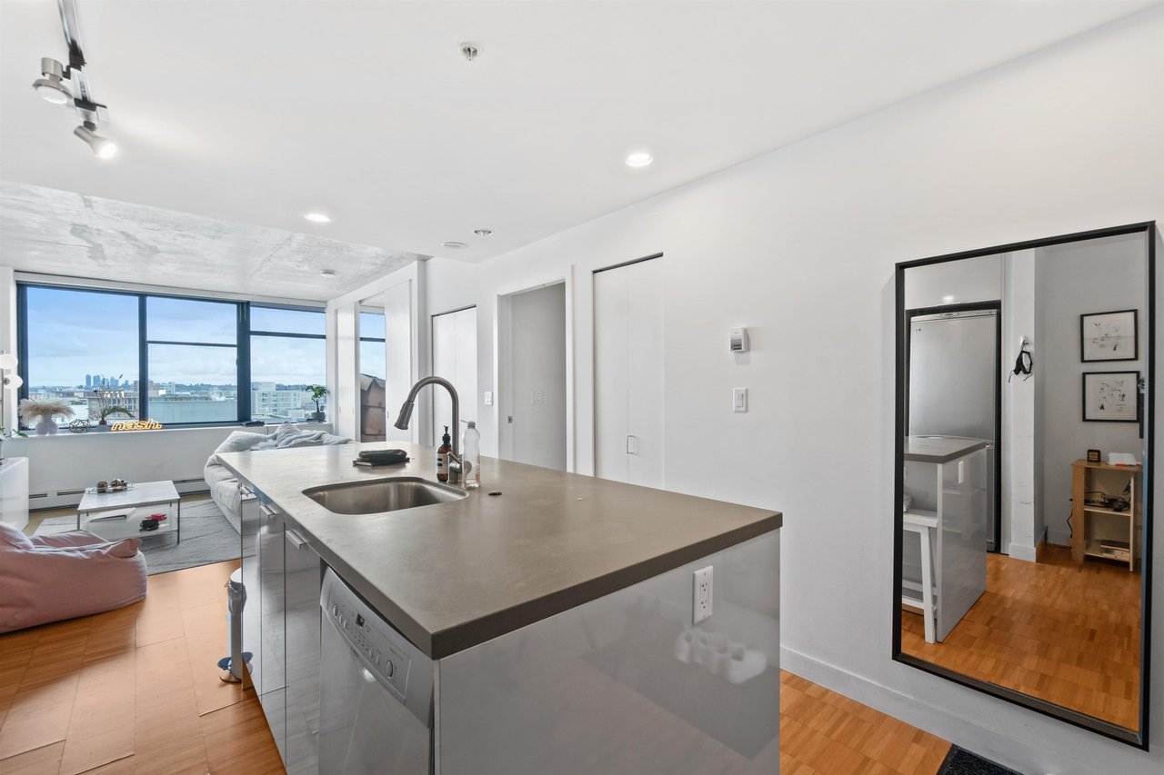 1102-108 W Cordova St