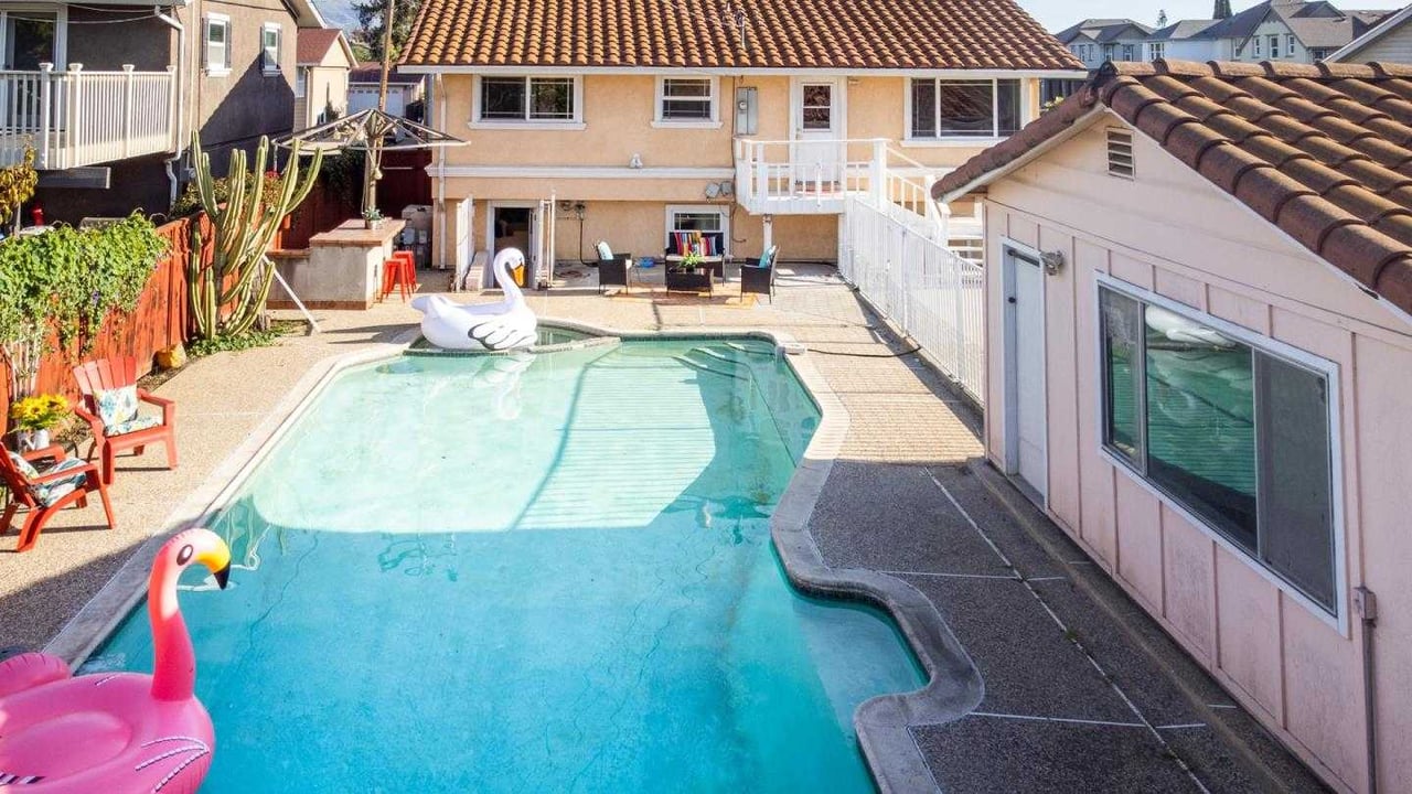 4633 Sloat RD