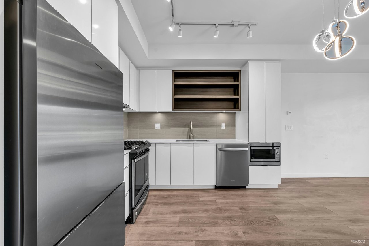 416-725 Marine Dr