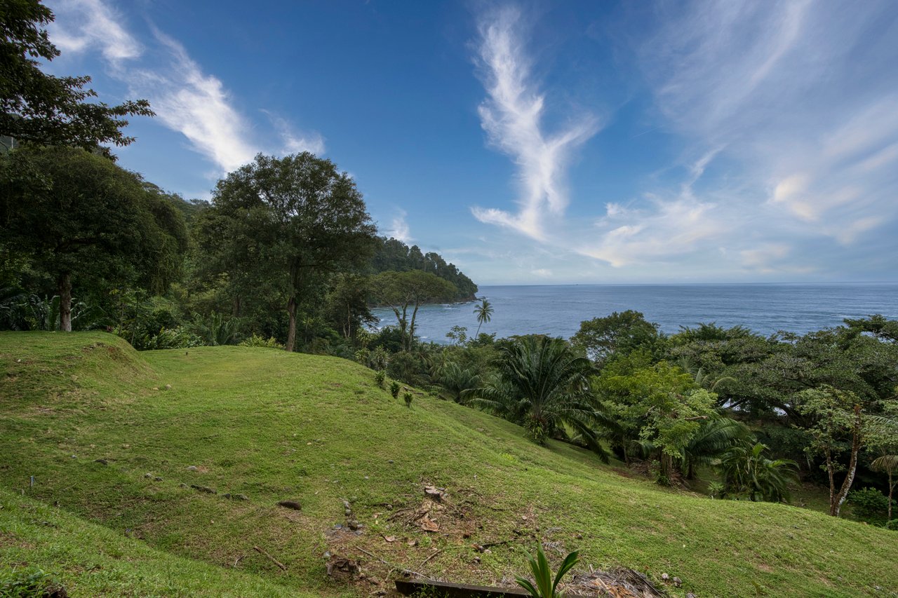 Modern Beachfront Luxury Estate, Dominical, Puntarenas