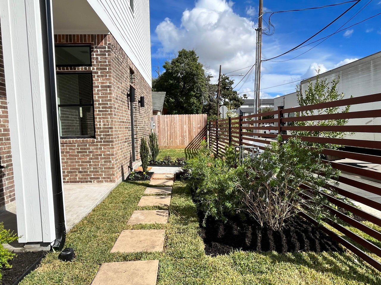 yard with plants at Eastwood Estates 