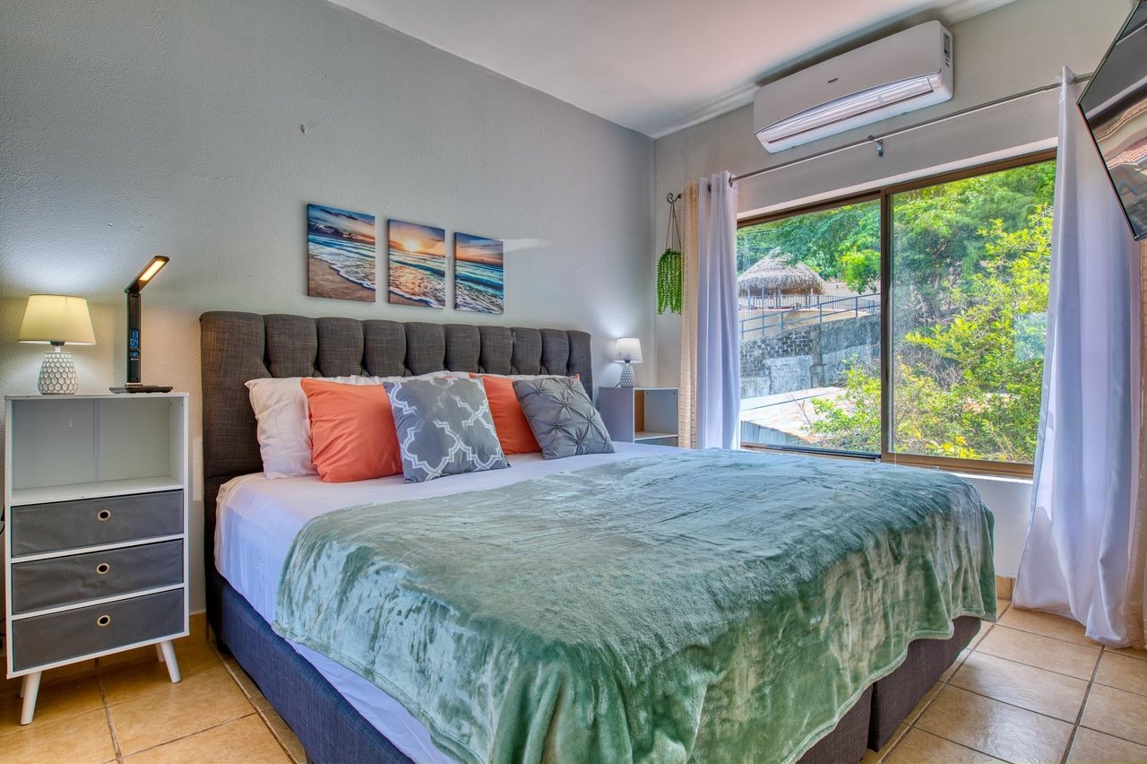 Vista Perfecta Unit 7: Oceanview One-Bedroom Oasis