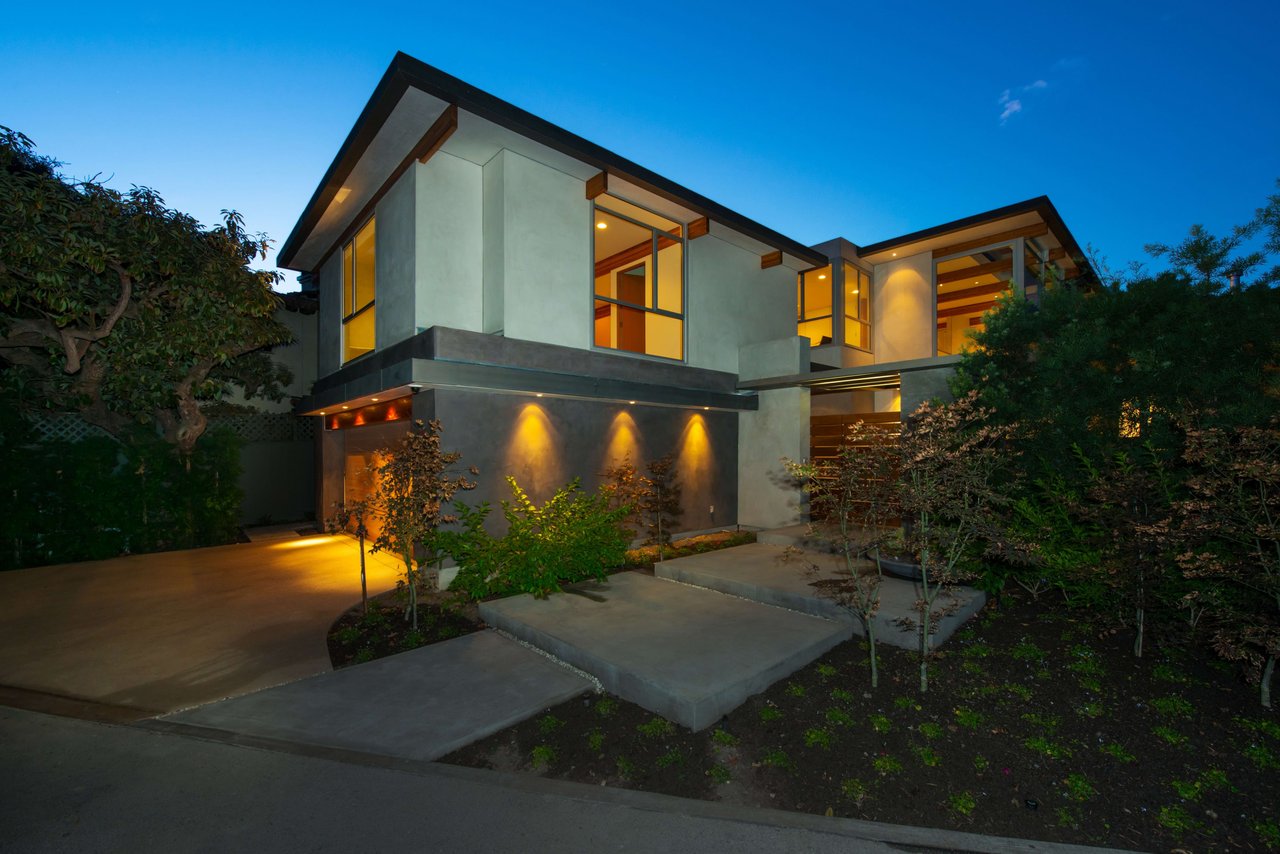1710 Mandeville Canyon Rd
