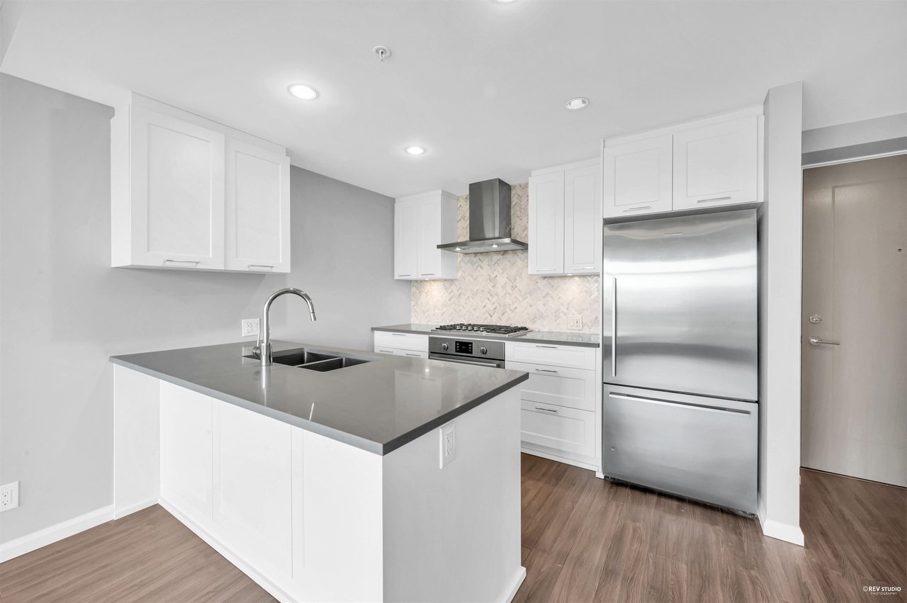 1706-520 Como Lake Ave