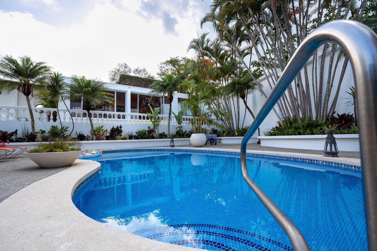 Designer Estate With Sauna, Escazu, San Jose
