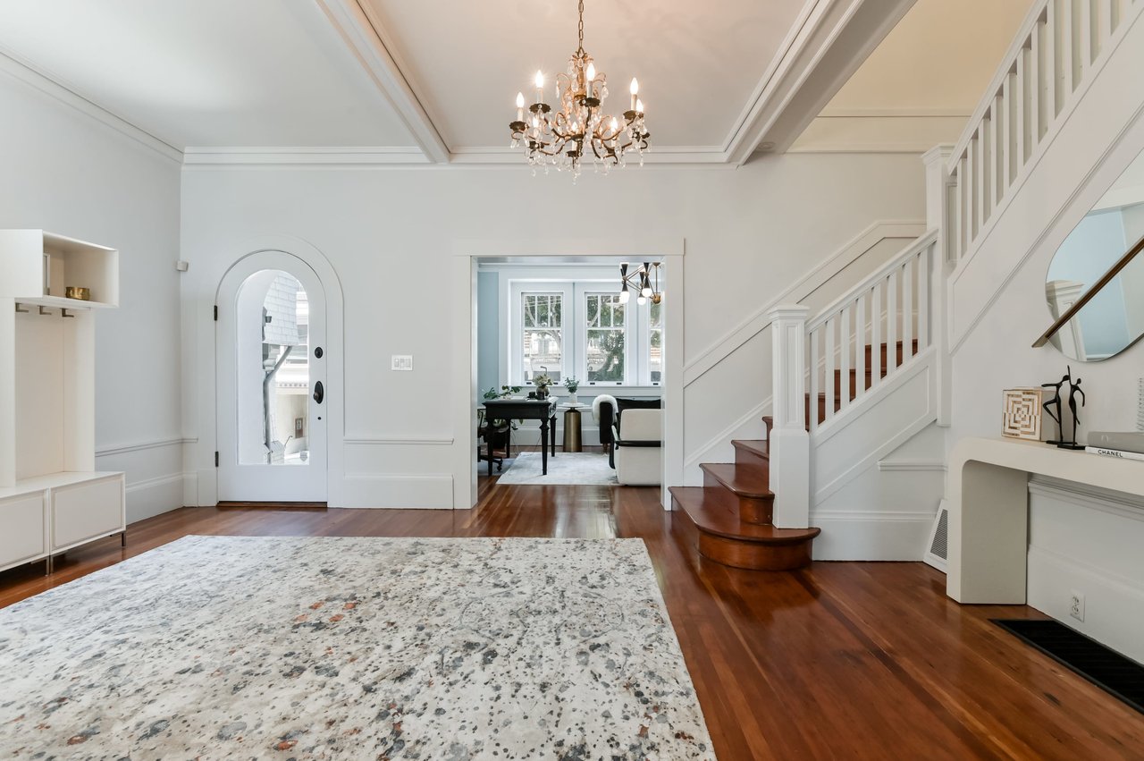 Renovated 5BD Nob Hill Home