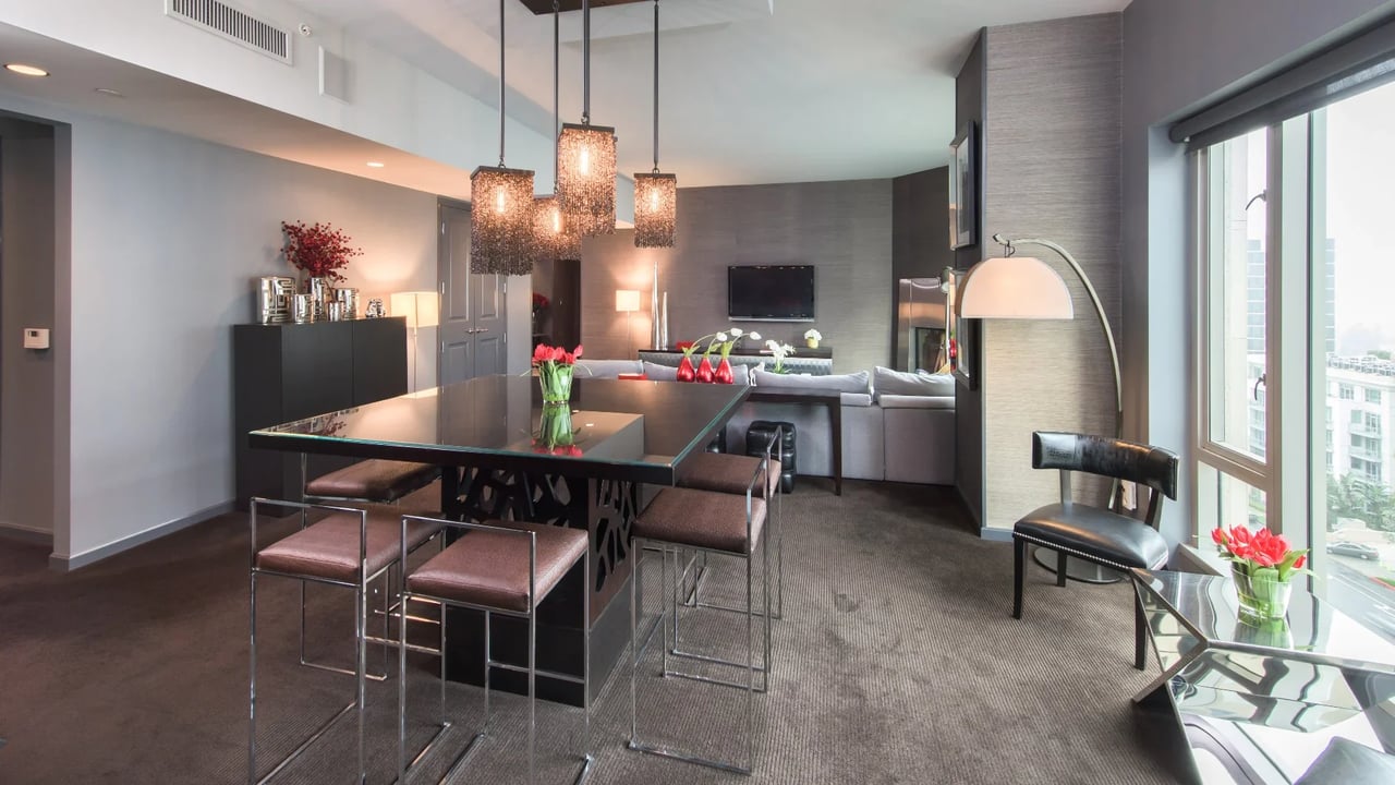 10727 Wilshire, 901
