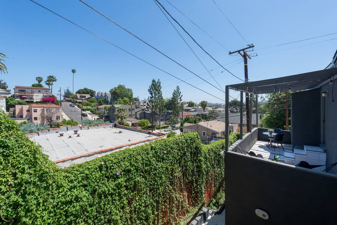 Silver Lake Hide-Away with Views and Guest Suite!