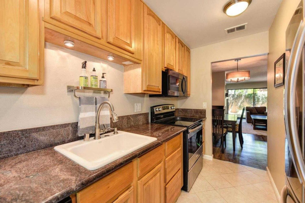 724 Woodside Lane East Unit 8