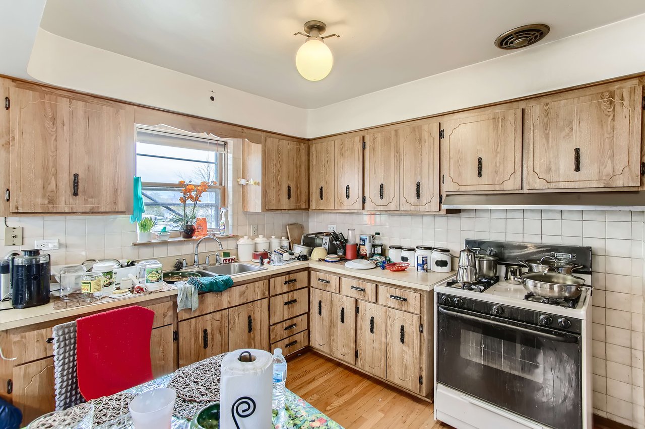 8707 N Oketo Niles, IL  60714