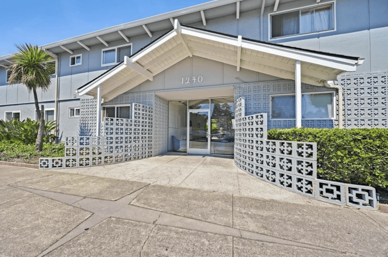1240 Woodside Dr. Apt 2