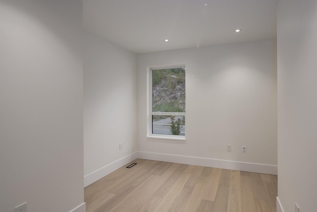 19-3385 Mamquam Rd