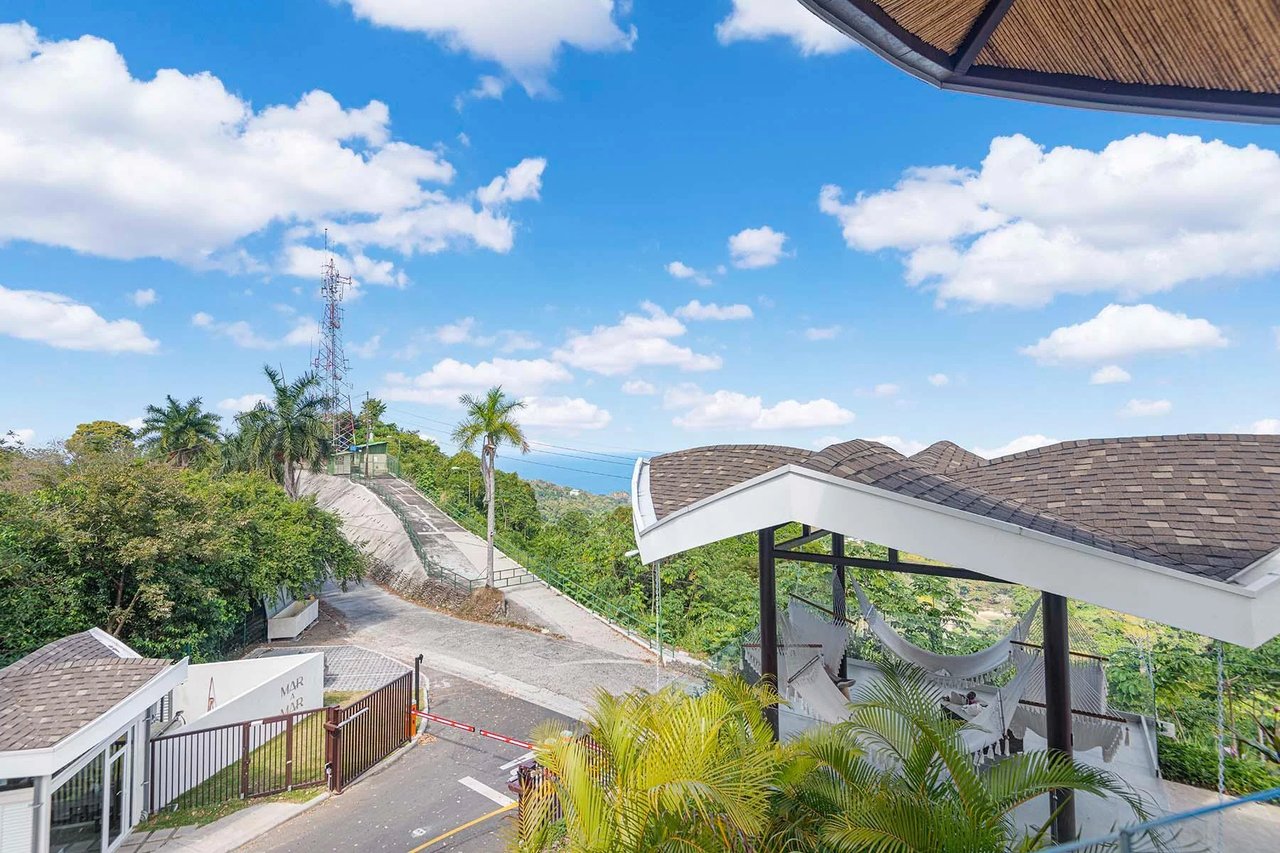 Luxury Oceanview Corner Penthouse, Jaco, Puntarenas