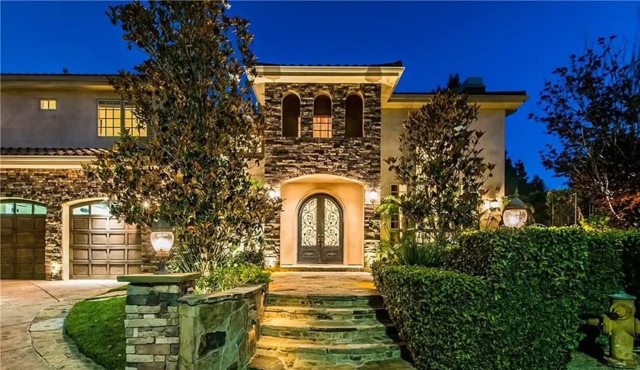 6167 Woodland View Dr