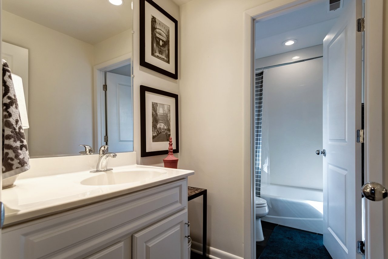 Sophisticated & Stylish in Charming Ladue