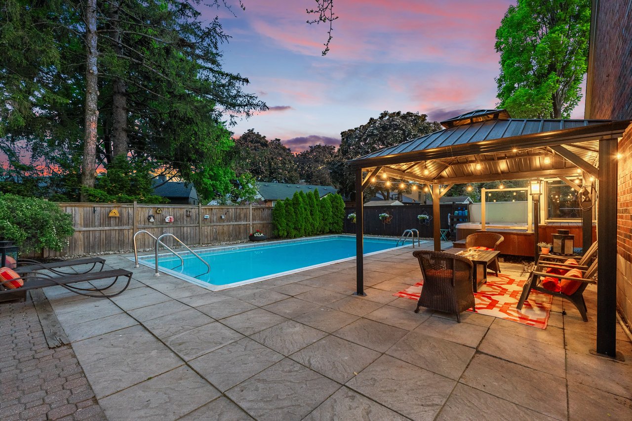 1556 Liveoak Drive