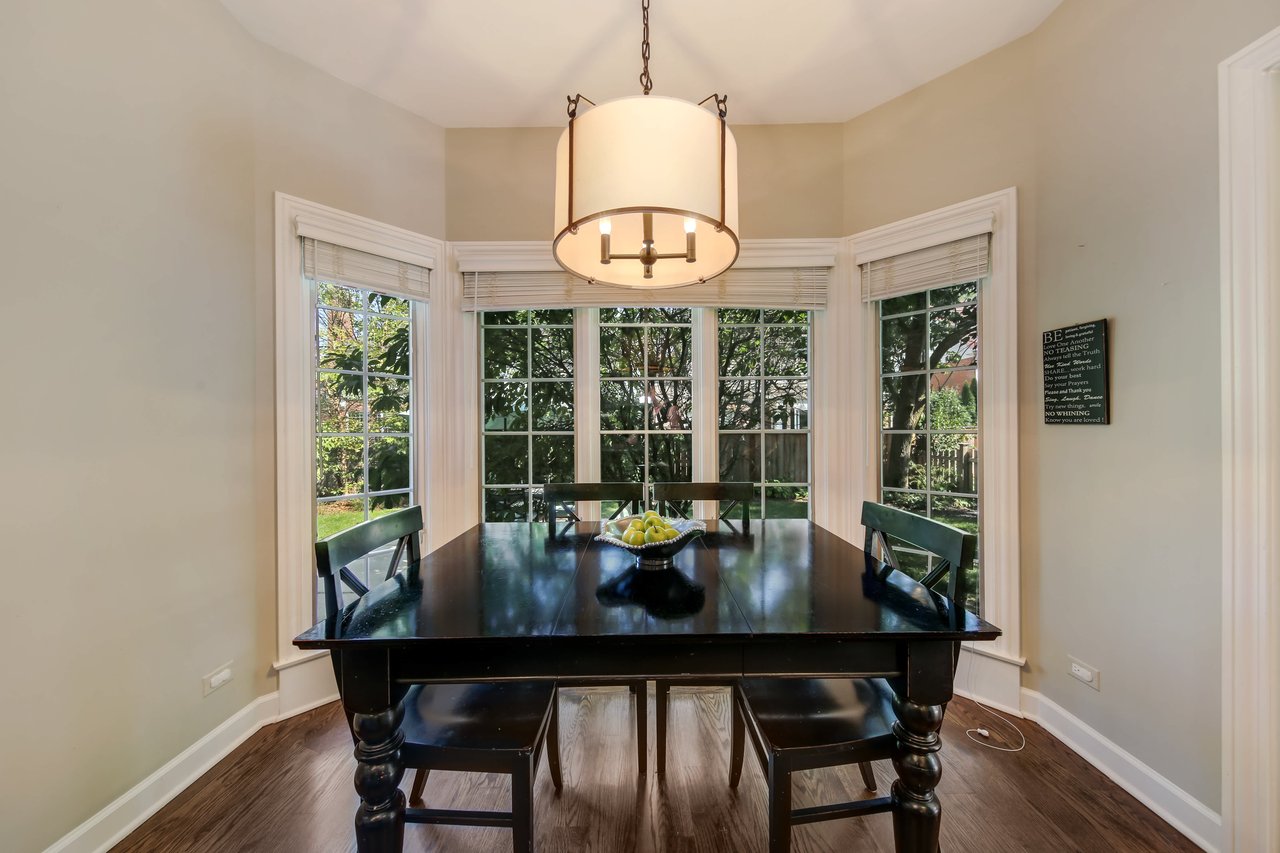 Accented with an array of modern finishes and features a sophisticated urban vibe.