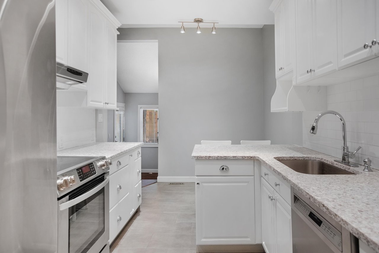 1991 Cedar Village Cres