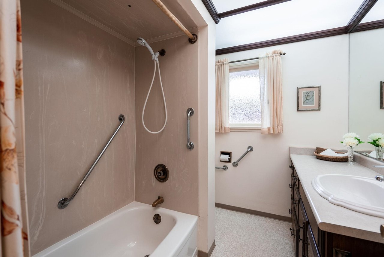 4143 Virginia Crescent, North Vancouver