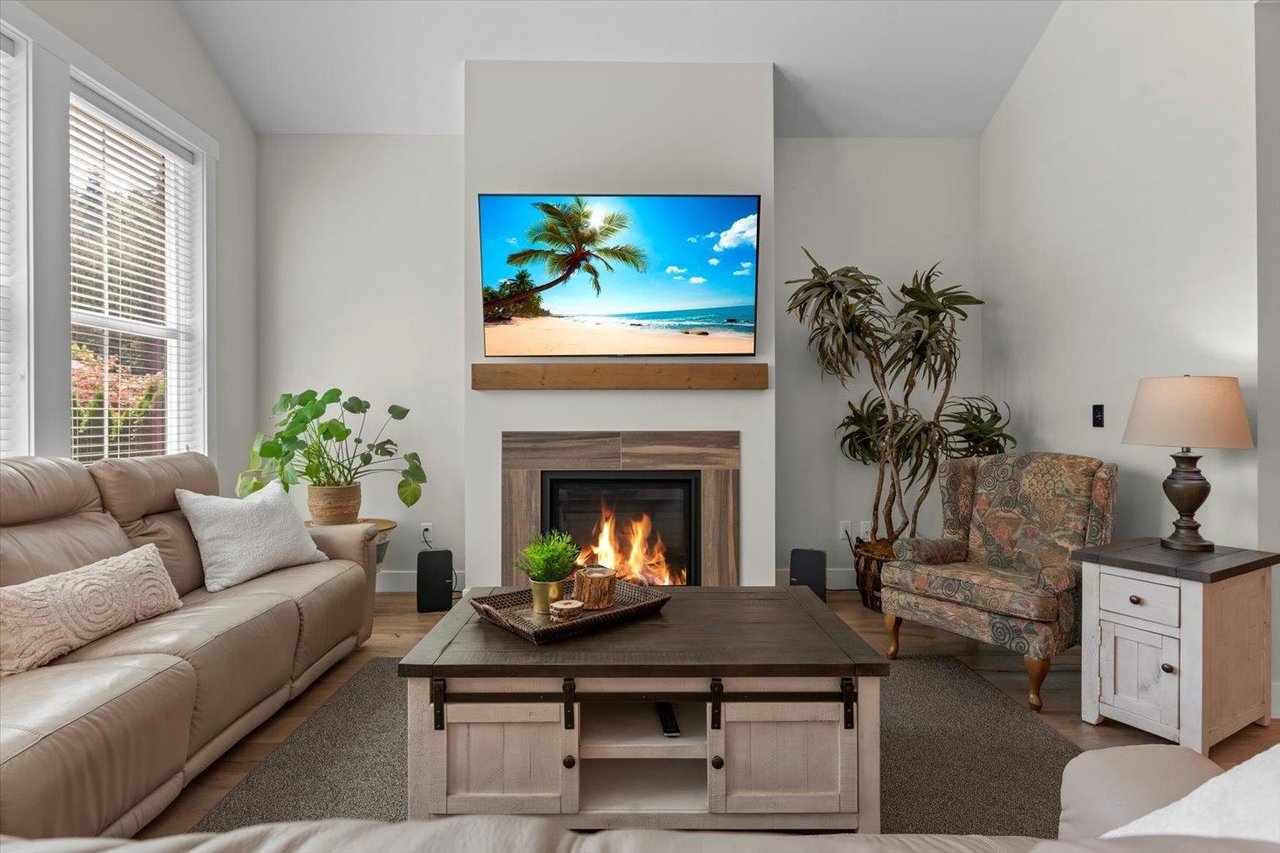 43325 Creekside Circle
