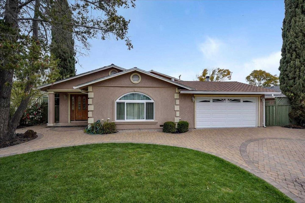 18301 Vanderbilt DR