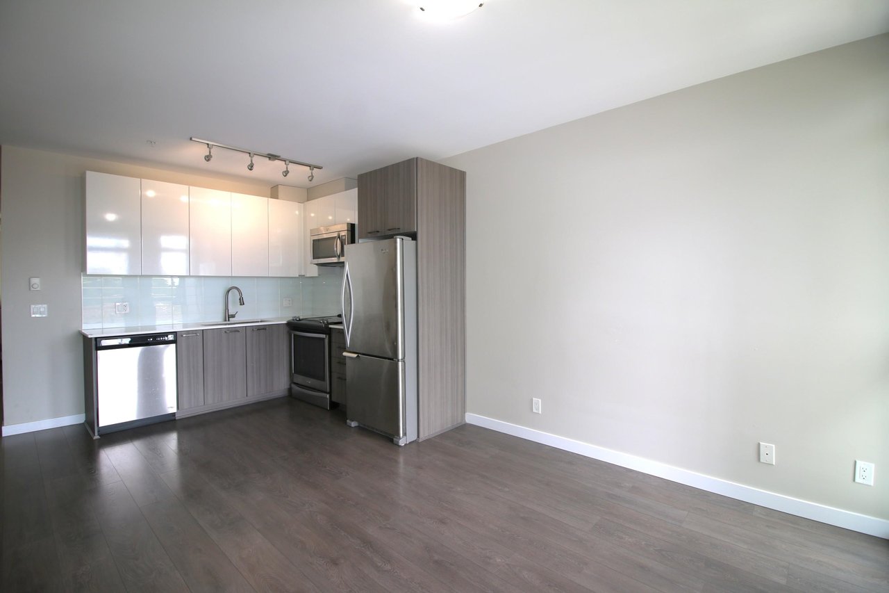 306-6555 Victoria Dr