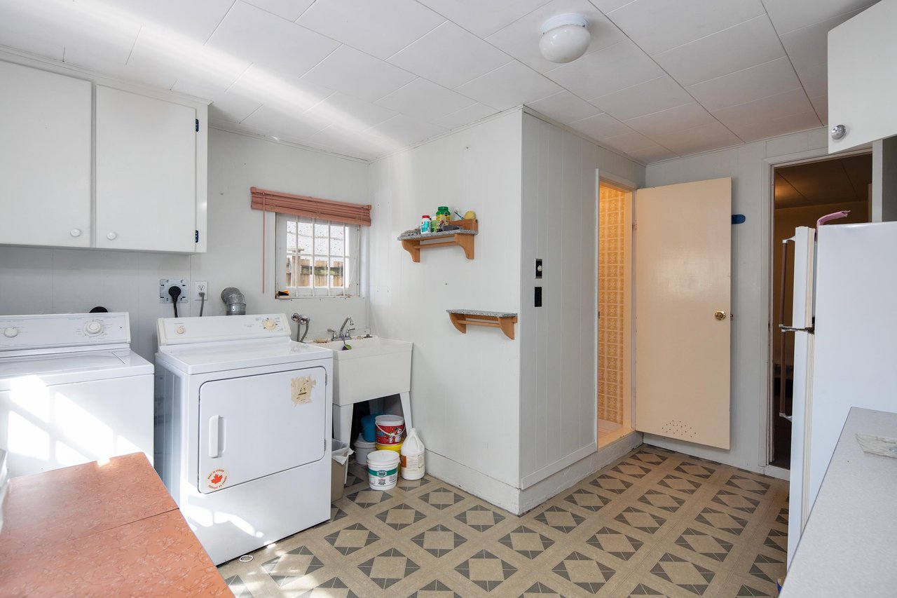 158 E 42nd Ave