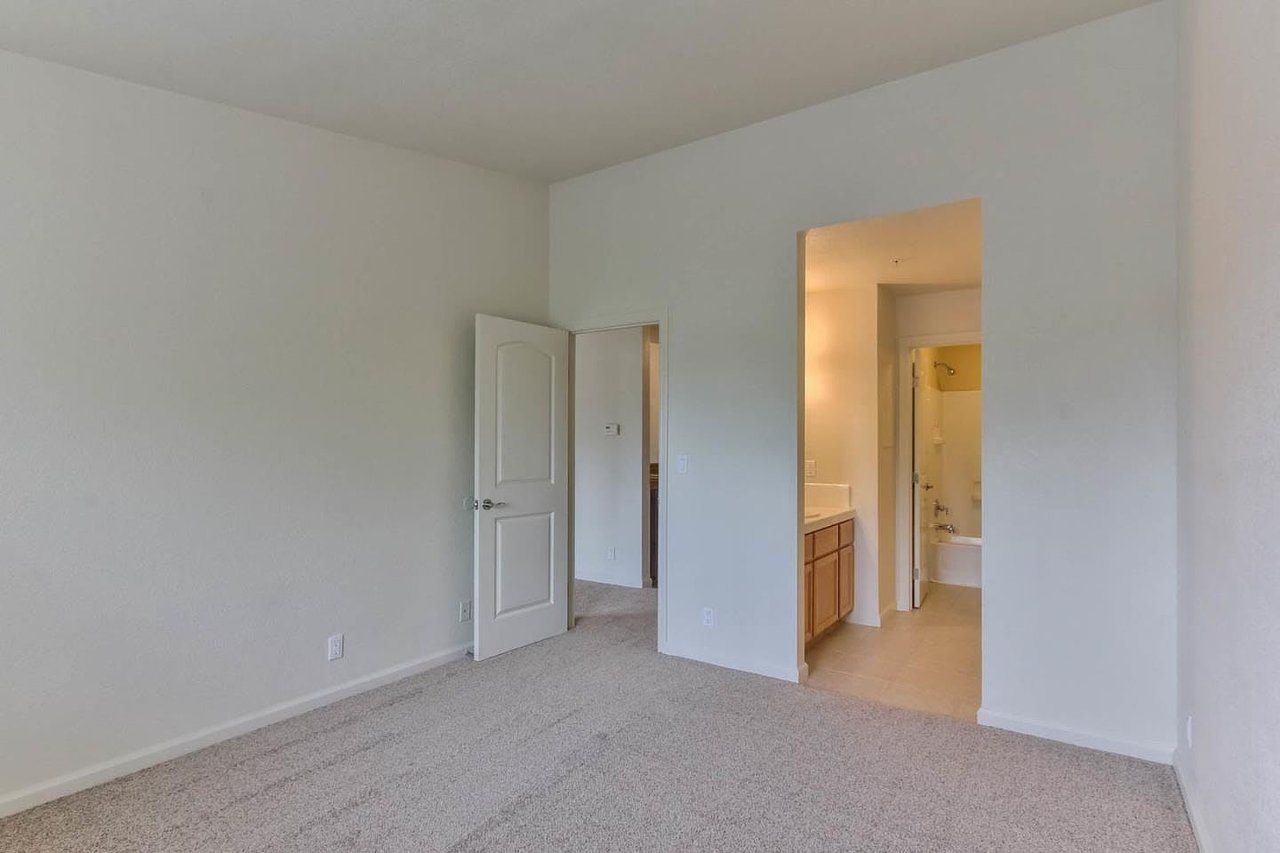 425 W Laurel Dr APT G