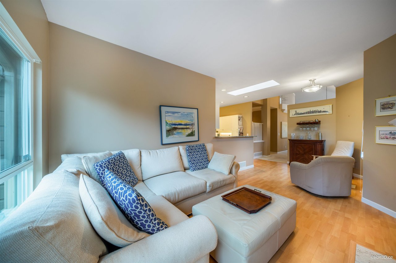 8-15168 22 Ave