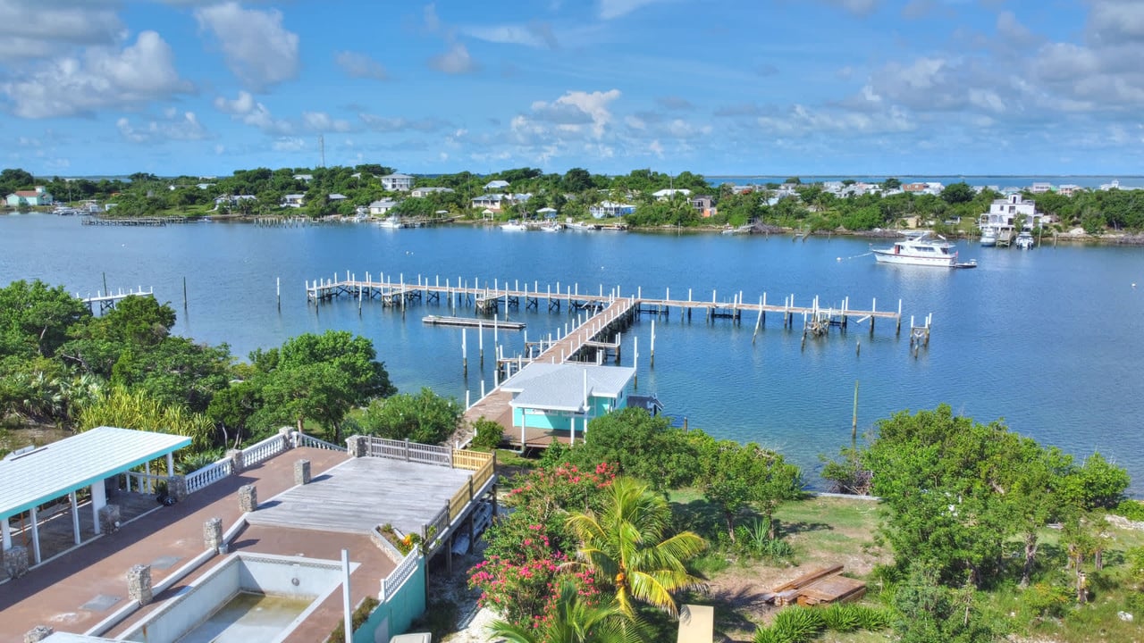 The Leeward Yacht Club Green