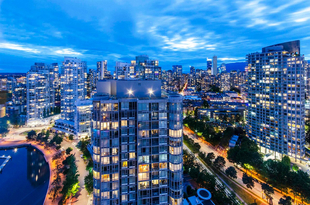3207-1033 Marinaside Cres