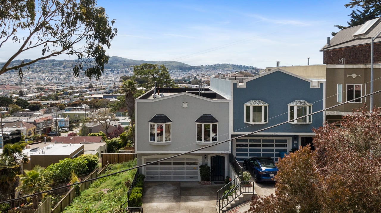 Sweeping Views In Sunnyside