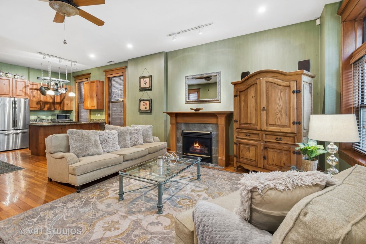 2044 W Haddon