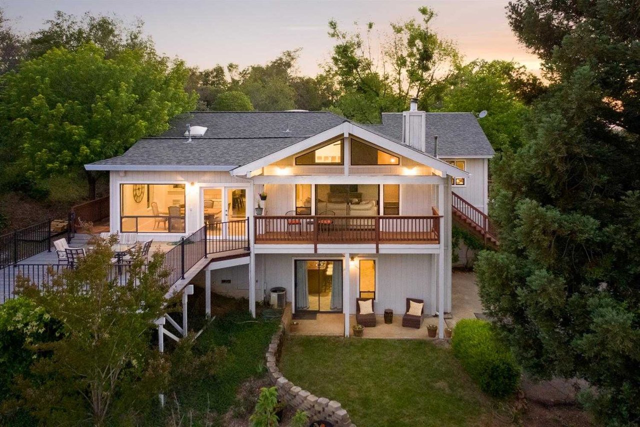 3350 Sky Ln