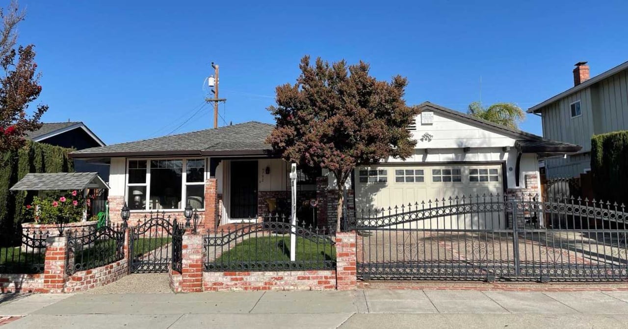 5792 Arapaho DR