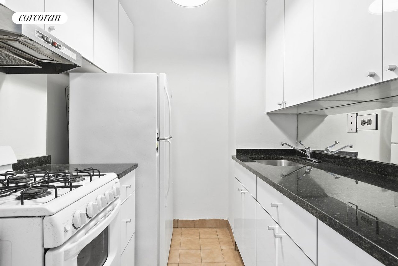 58 West 58th Street Unit: 15D