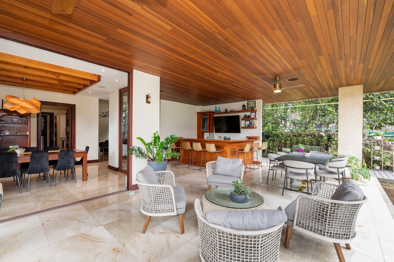 Cerro Real Panoramic Family Home, Escazu, San Jose