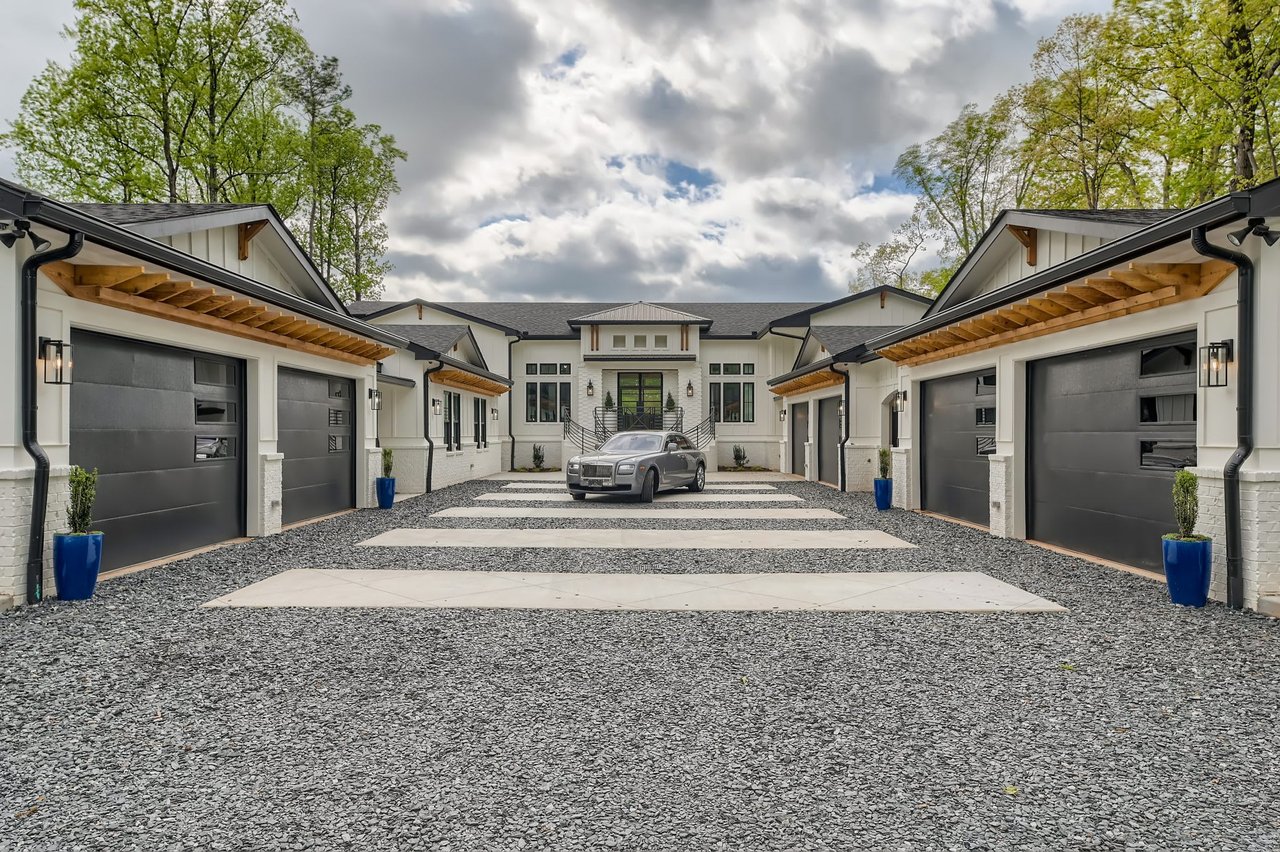 Komar Luxe Compound
