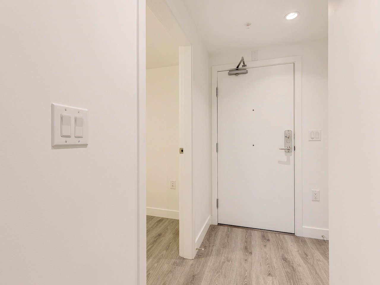 1106-8188 Fraser St