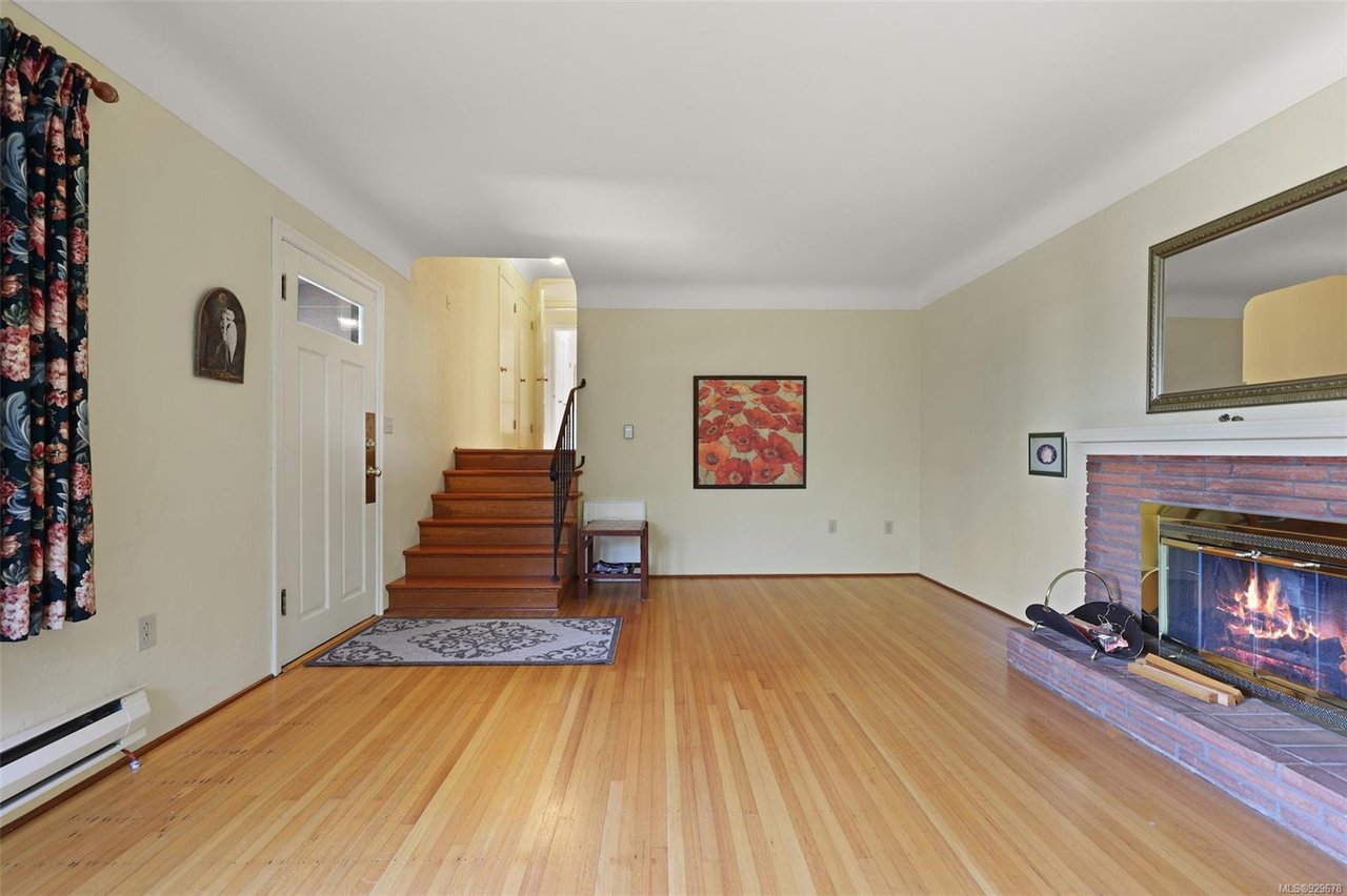 563 Foul Bay Rd