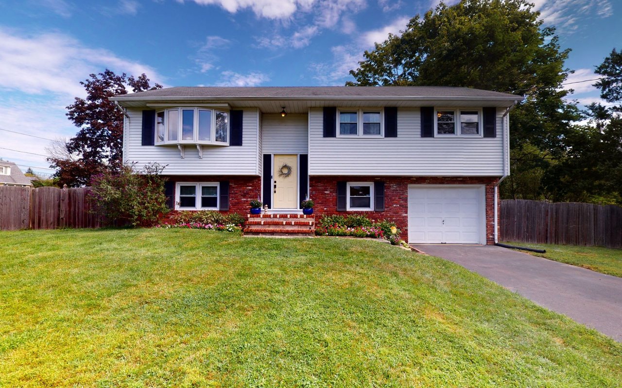 8 LANGMOORE DR