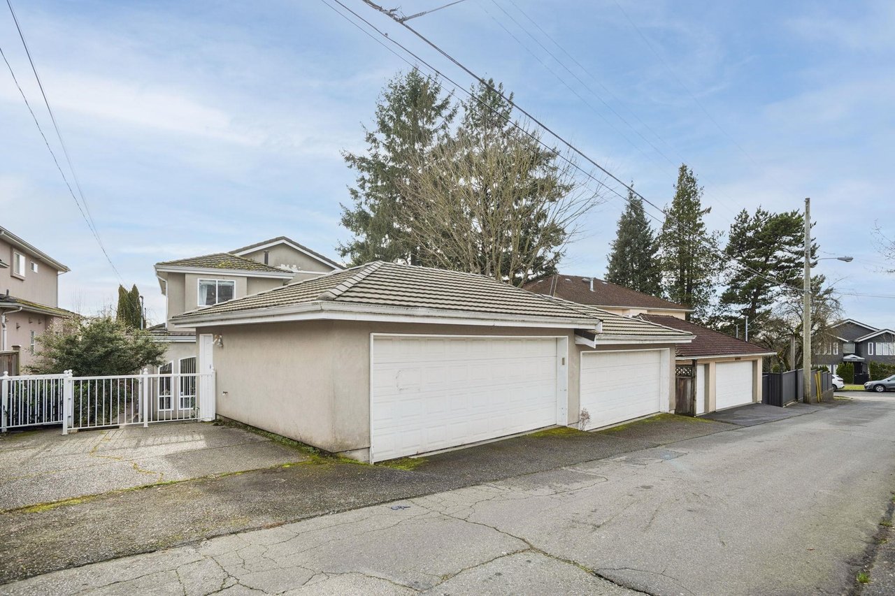 2085 Qualicum Dr