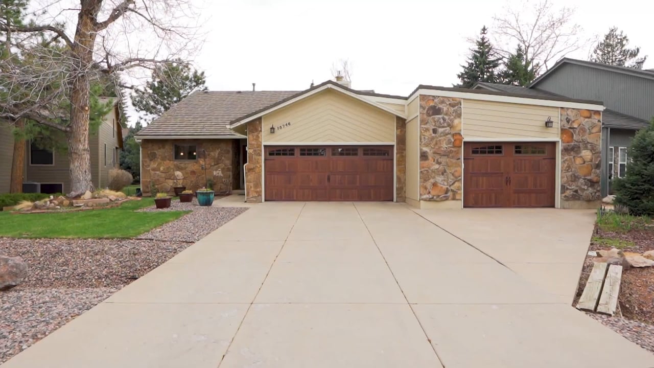 Red Rocks Country Club Ranch with 3 car garage