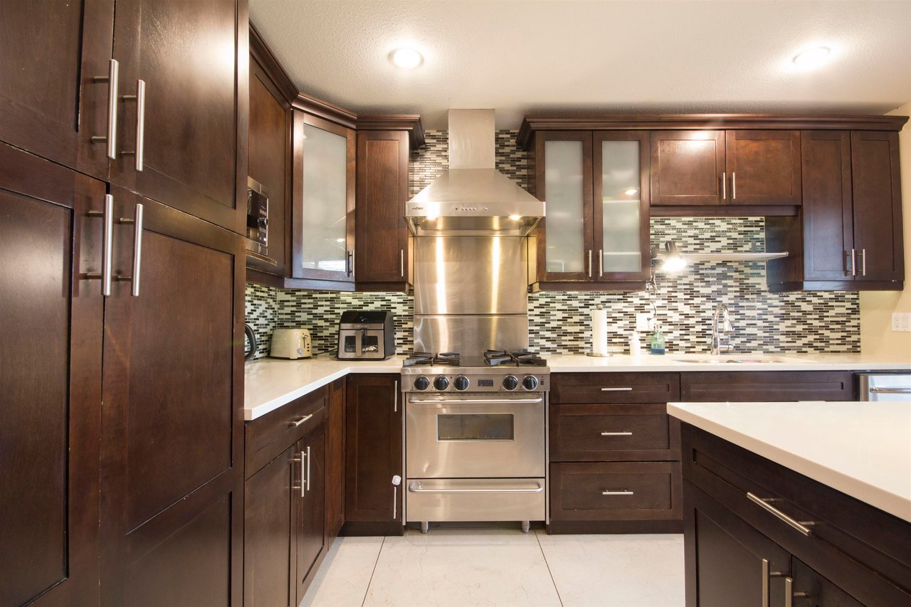 64 W 39th Ave