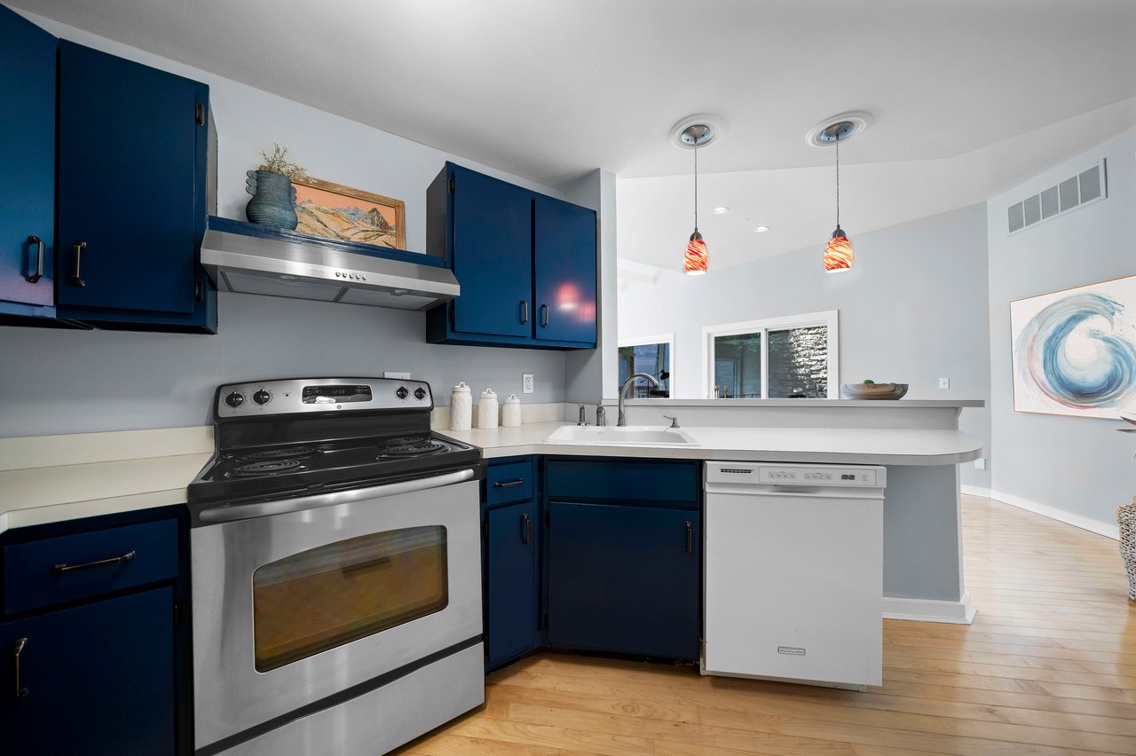 1041 SAINT GREGORY STREET #4