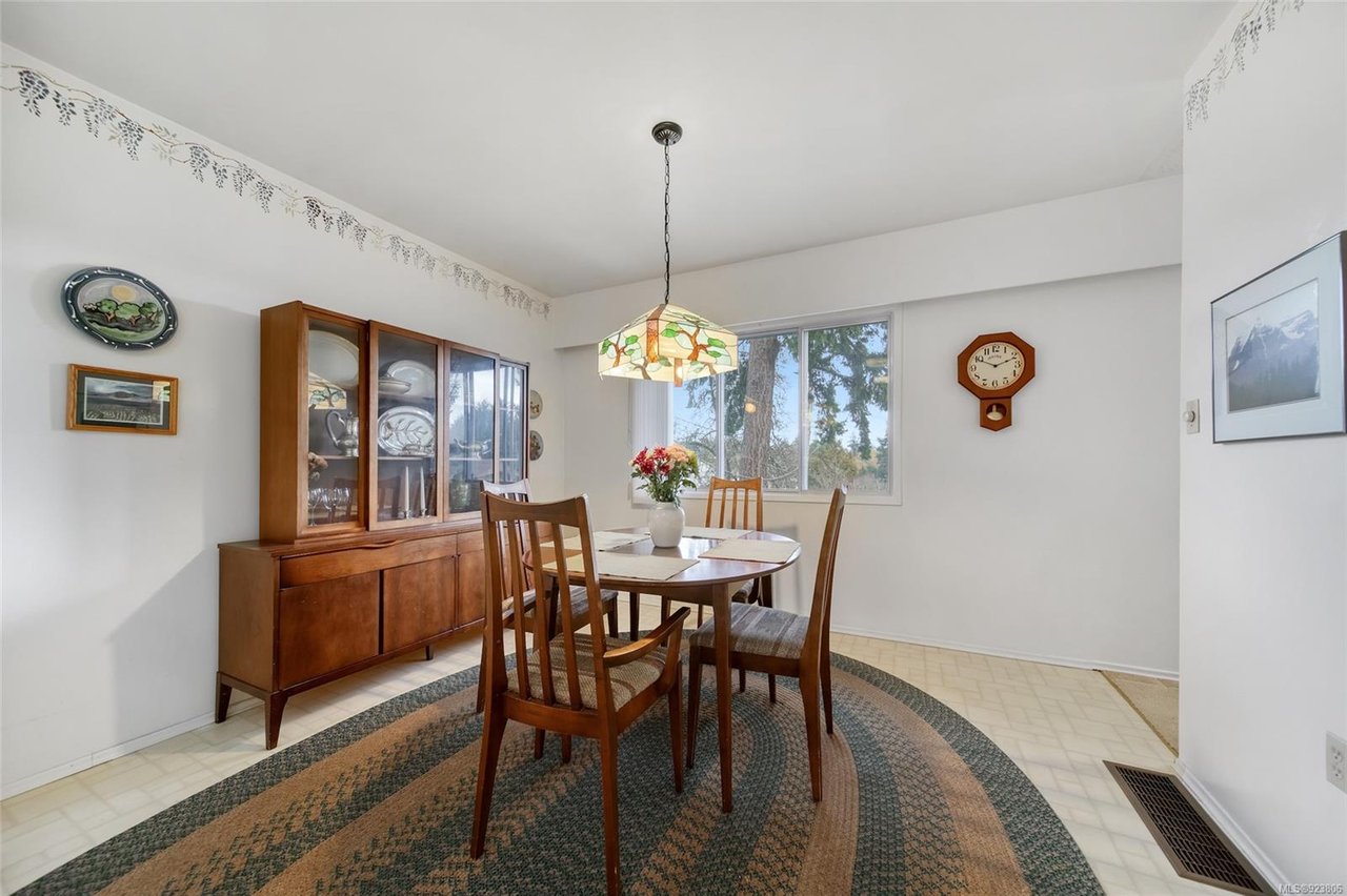 4086 Tracey St