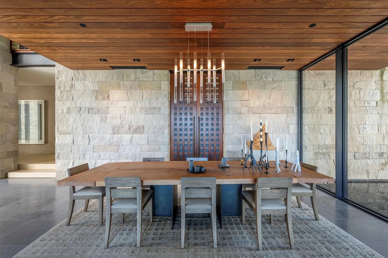 7596 Sonoma Mountain Rd