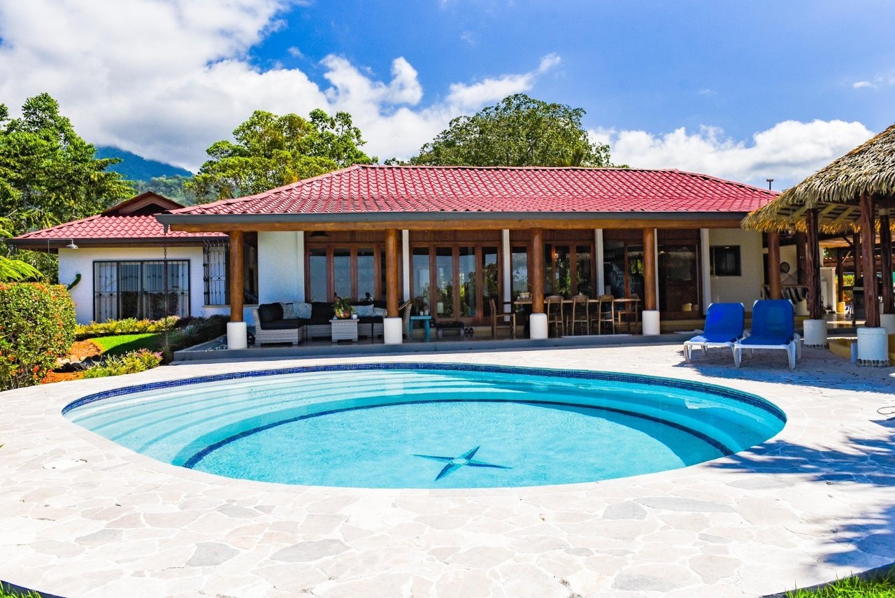 Solar Powered Ocean View Estate, Ojochal, Puntarenas
